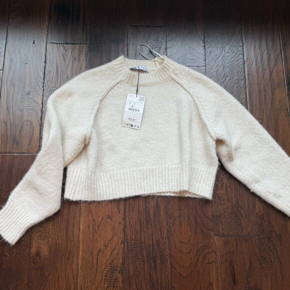 Cropped Cozy Knit Sweater cream sweater knit sweater Zara long sleeve - Picture 1 of 2